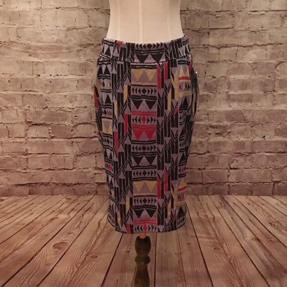 LuLaRoe CASSIE Skirt Grey Black Gold Red Arrows Aztec Tribal Size Small NEW - Picture 1 of 4